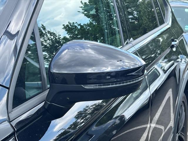 Photo of 2022 Deep Black Pearl Volkswagen Tiguan