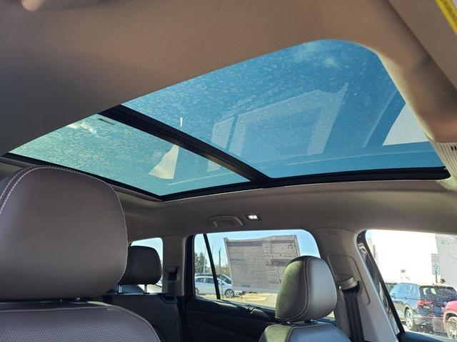 Photo of 2025 Deep Black Pearl Volkswagen Atlas