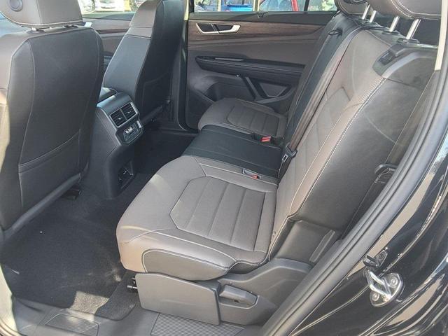 Photo of 2025 Deep Black Pearl Volkswagen Atlas