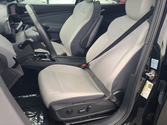 Photo of 2021 Mythos Black Metallic Volkswagen ID.4