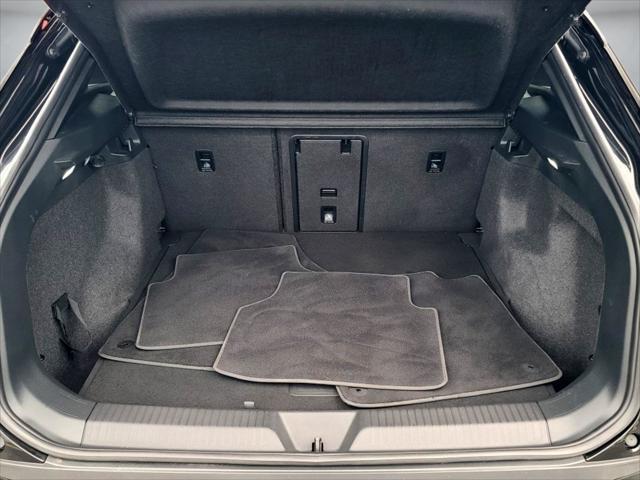 Photo of 2021 Mythos Black Metallic Volkswagen ID.4