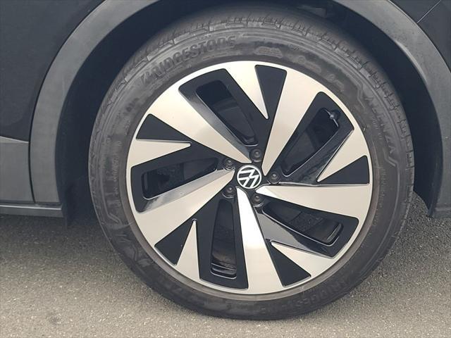 Photo of 2021 Mythos Black Metallic Volkswagen ID.4