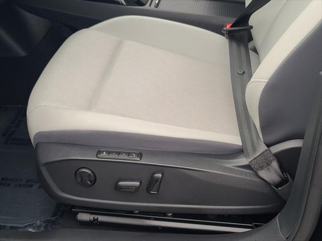 Photo of 2021 Mythos Black Metallic Volkswagen ID.4