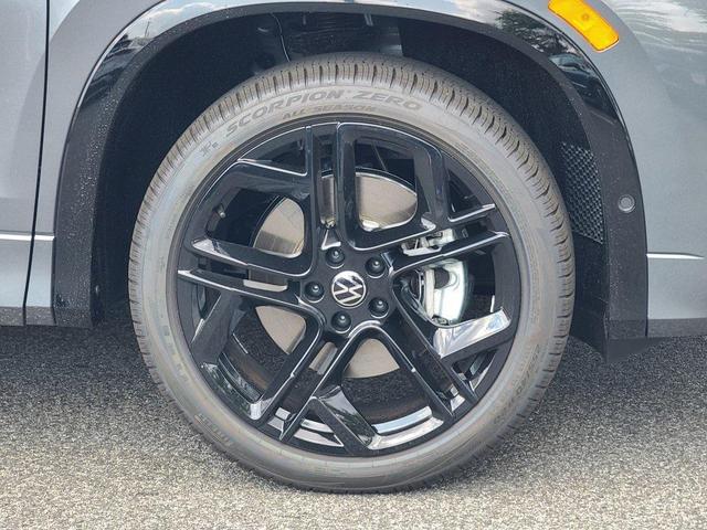 Photo of 2025 Platinum Volkswagen Tiguan