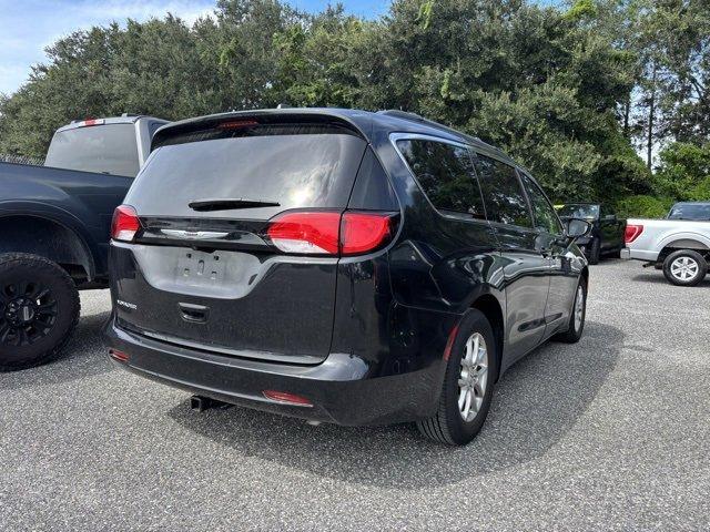 Photo of 2024 Brilliant Black Crystal Pearlcoat Chrysler Voyager