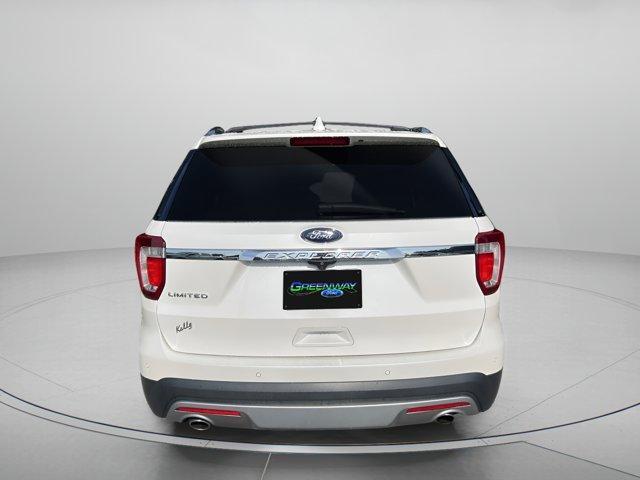 Photo of 2017 White Platinum Clearcoat Metallic Ford Explorer