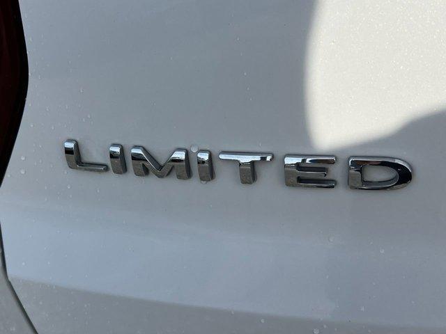 Photo of 2017 White Platinum Clearcoat Metallic Ford Explorer
