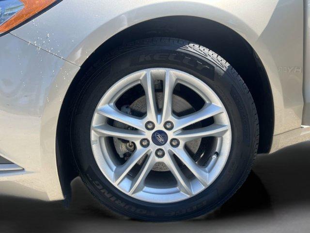 Photo of 2018 White Gold Metallic Ford Fusion Hybrid