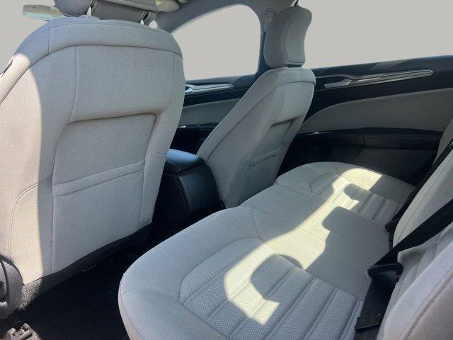 Photo of 2018 White Gold Metallic Ford Fusion Hybrid