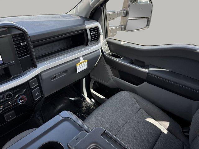 Photo of 2025 Oxford White Ford F-350
