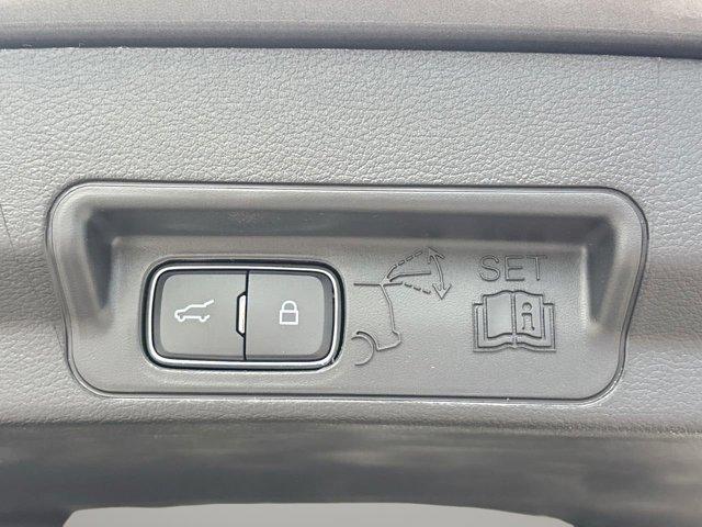 Photo of 2025 Carbonized Gray Metallic Ford Explorer