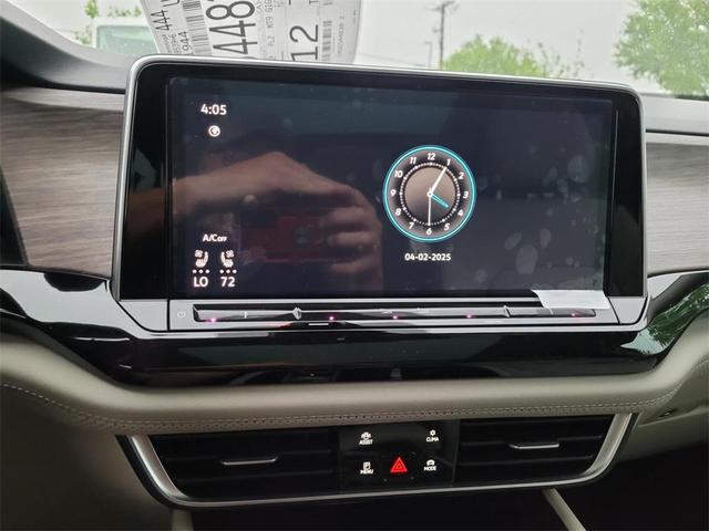 Photo of 2025 Opal White Pearl Effect Volkswagen Atlas