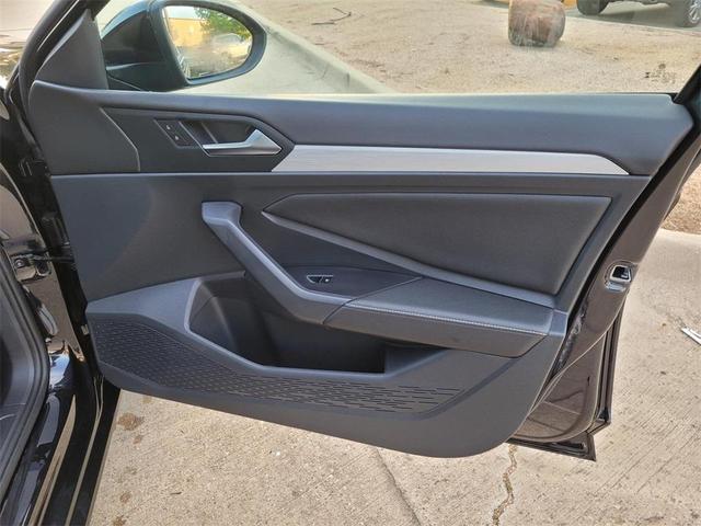 Photo of 2025 Deep Black Pearl Effect Volkswagen Jetta