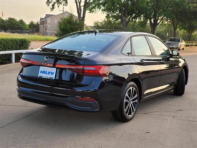 Photo of 2025 Deep Black Pearl Effect Volkswagen Jetta