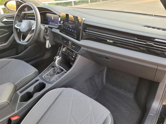 Photo of 2025 Deep Black Pearl Effect Volkswagen Jetta