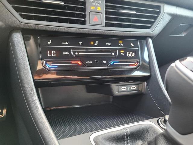 Photo of 2025 Deep Black Pearl Effect Volkswagen Jetta