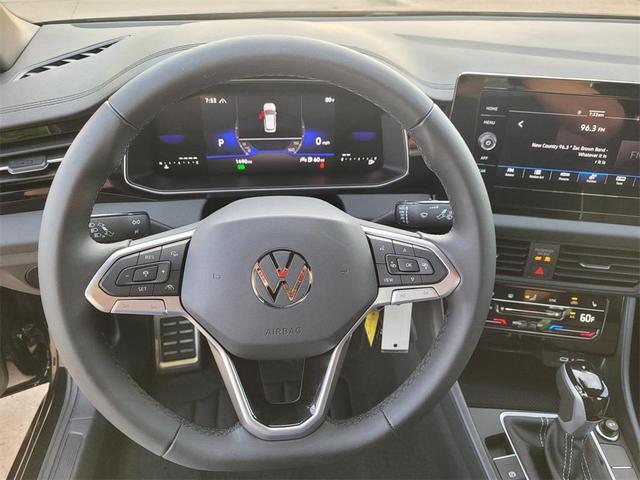 Photo of 2025 Deep Black Pearl Effect Volkswagen Jetta