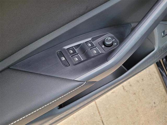 Photo of 2025 Deep Black Pearl Effect Volkswagen Jetta