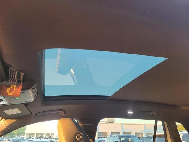 Photo of 2025 Opal White Pearl Effect Volkswagen Tiguan