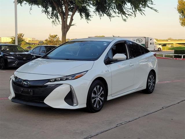 Photo of 2020 White Toyota Prius Prime