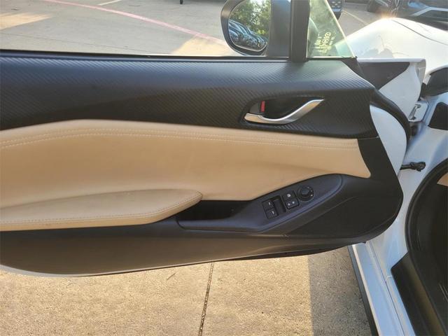 Photo of 2024 Snowflake White Pearl Mazda MX-5 Miata