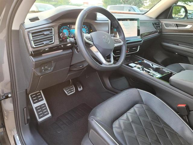 Photo of 2024 Platinum Gray Metallic Volkswagen Atlas