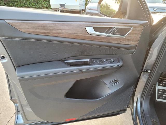 Photo of 2024 Platinum Gray Metallic Volkswagen Atlas