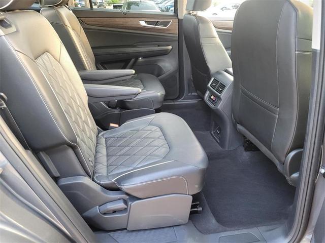 Photo of 2024 Platinum Gray Metallic Volkswagen Atlas