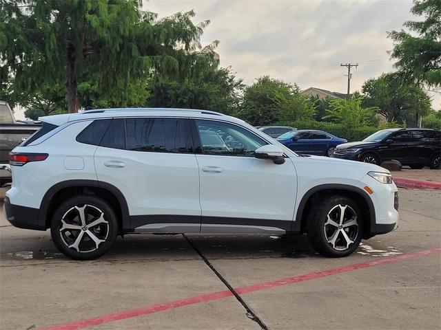 Photo of 2025 Pure White Volkswagen Tiguan