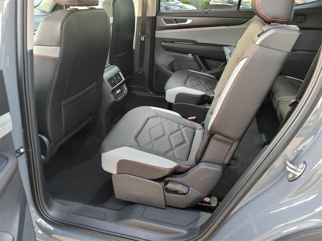 Photo of 2025 Pure Gray Volkswagen Atlas
