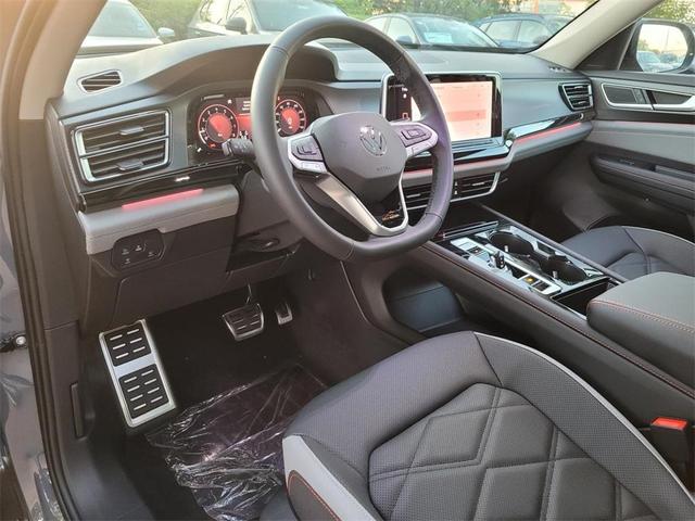 Photo of 2025 Pure Gray Volkswagen Atlas