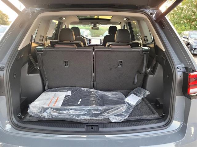 Photo of 2025 Pure Gray Volkswagen Atlas