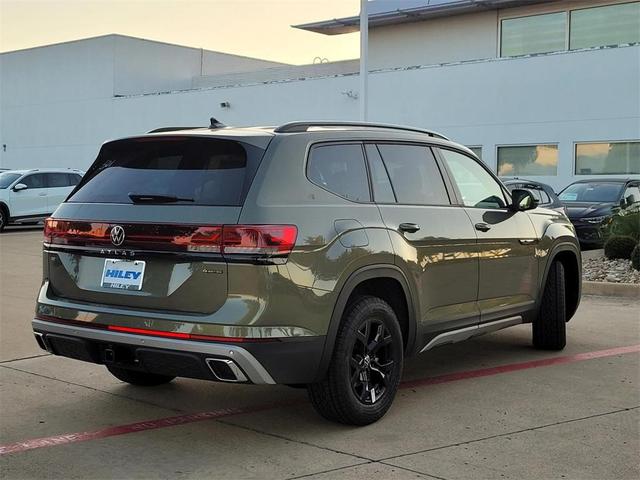 Photo of 2025 Avocado Green Pearl Volkswagen Atlas