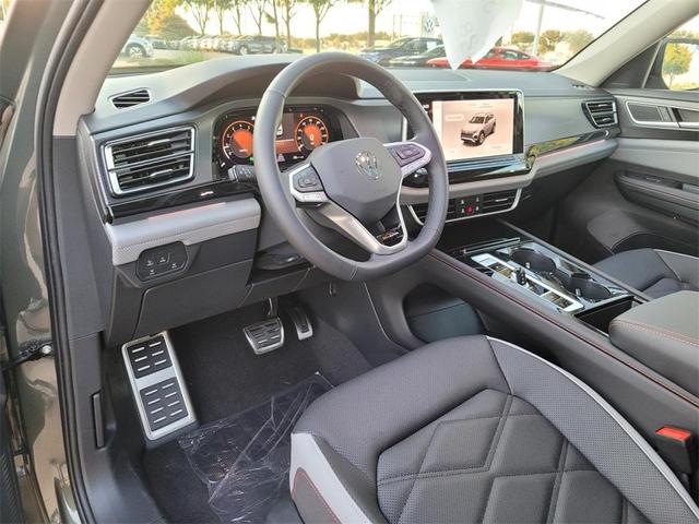 Photo of 2025 Avocado Green Pearl Volkswagen Atlas