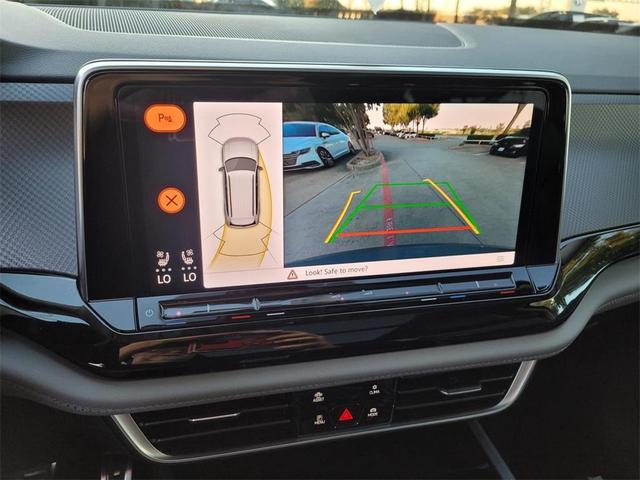 Photo of 2025 Avocado Green Pearl Volkswagen Atlas