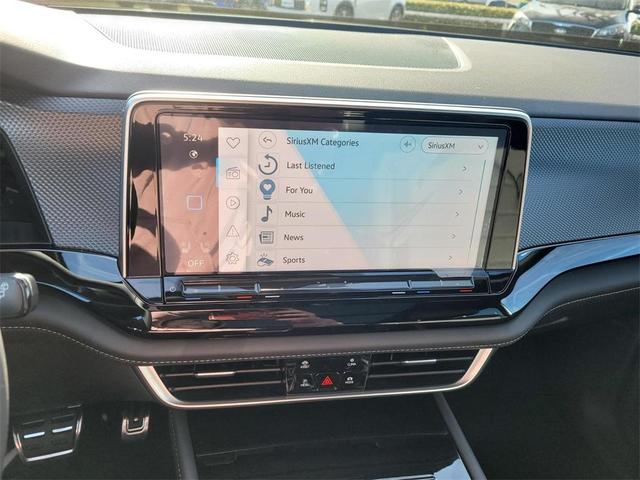 Photo of 2025 Silver Mist Metallic Volkswagen Atlas Cross Sport