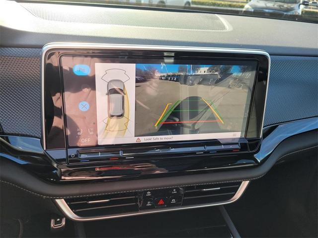 Photo of 2025 Silver Mist Metallic Volkswagen Atlas Cross Sport