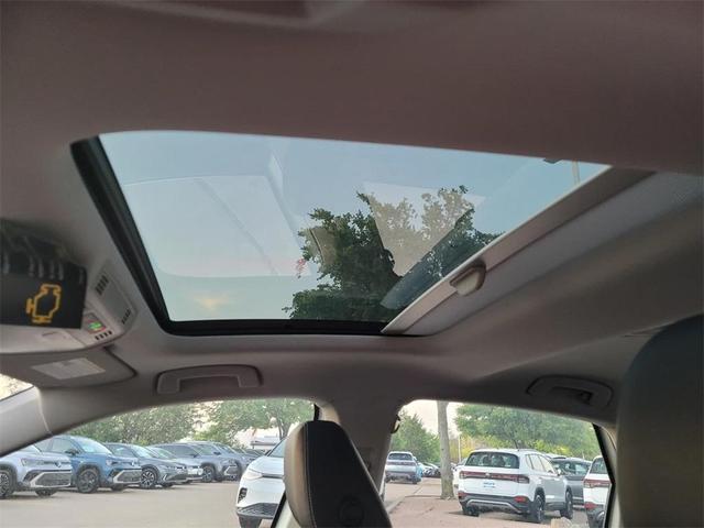 Photo of 2025 Opal White Pearl Effect Volkswagen Jetta
