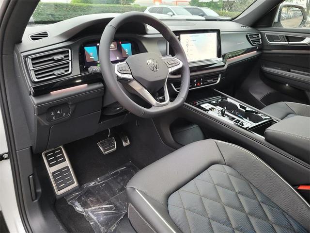 Photo of 2025 Opal White Pearl Effect Volkswagen Atlas Cross Sport