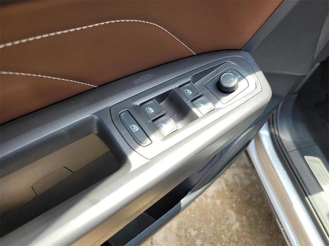 Photo of 2023 Pyrite Silver Metallic Volkswagen Atlas