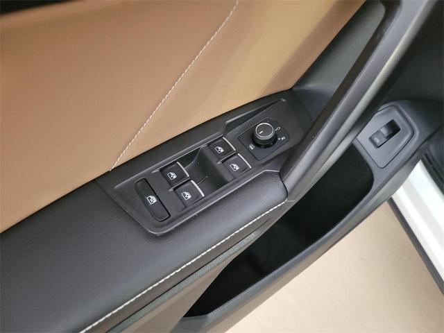 Photo of 2023 Opal White Pearl Effect Volkswagen Tiguan