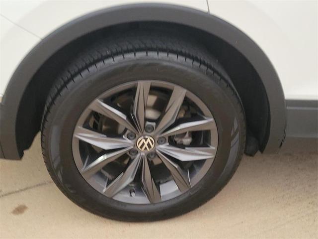 Photo of 2023 Opal White Pearl Effect Volkswagen Tiguan