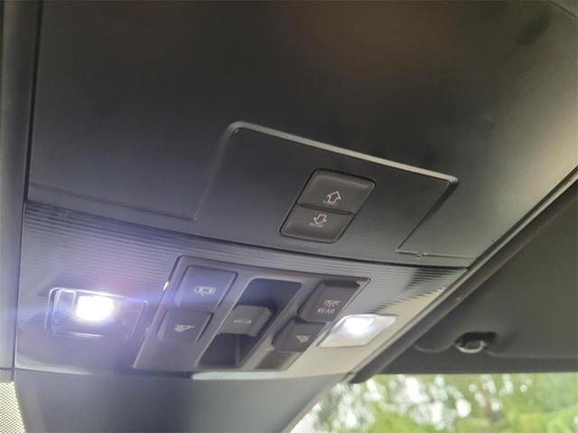 Photo of 2023 Opal White Pearl Effect Volkswagen Tiguan