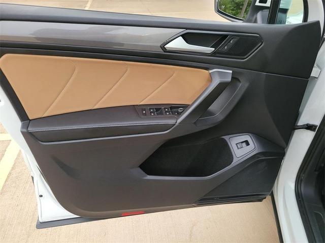 Photo of 2023 Opal White Pearl Effect Volkswagen Tiguan