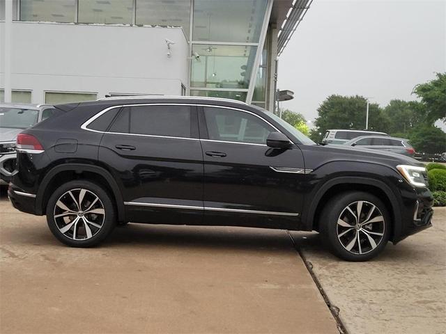 Photo of 2025 Deep Black Pearl Effect Volkswagen Atlas Cross Sport