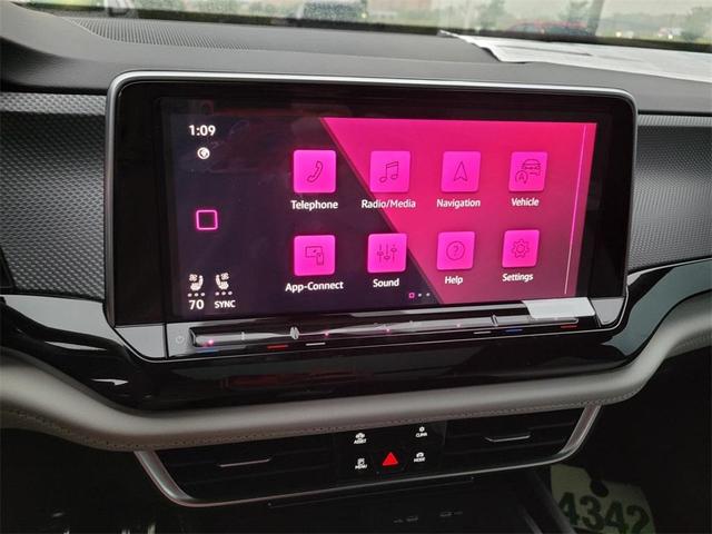 Photo of 2025 Deep Black Pearl Effect Volkswagen Atlas Cross Sport