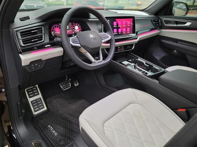 Photo of 2025 Deep Black Pearl Effect Volkswagen Atlas Cross Sport