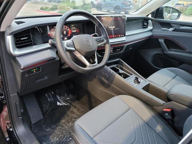 Photo of 2025 Deep Black Pearl Effect Volkswagen Tiguan