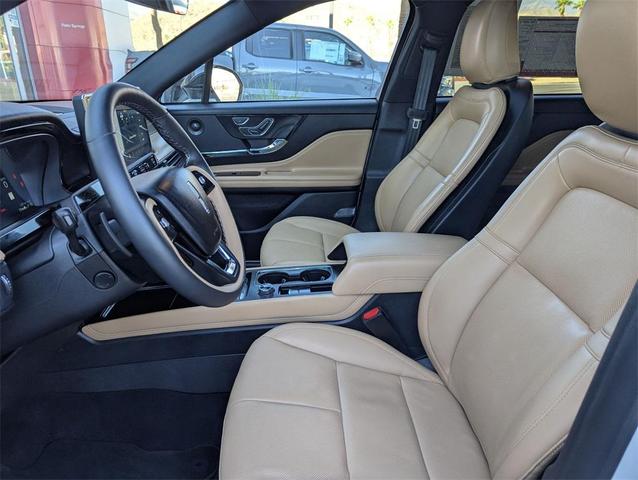 Photo of 2023 Pristine White Metallic Tri-Coat Lincoln Corsair