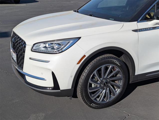 Photo of 2023 Pristine White Metallic Tri-Coat Lincoln Corsair